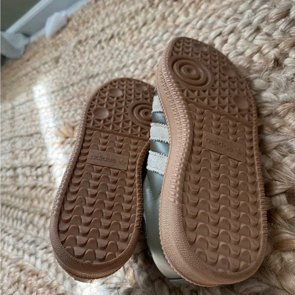 adidas Olive Green & White Samba with Gum Sole - Picture 4 of 4